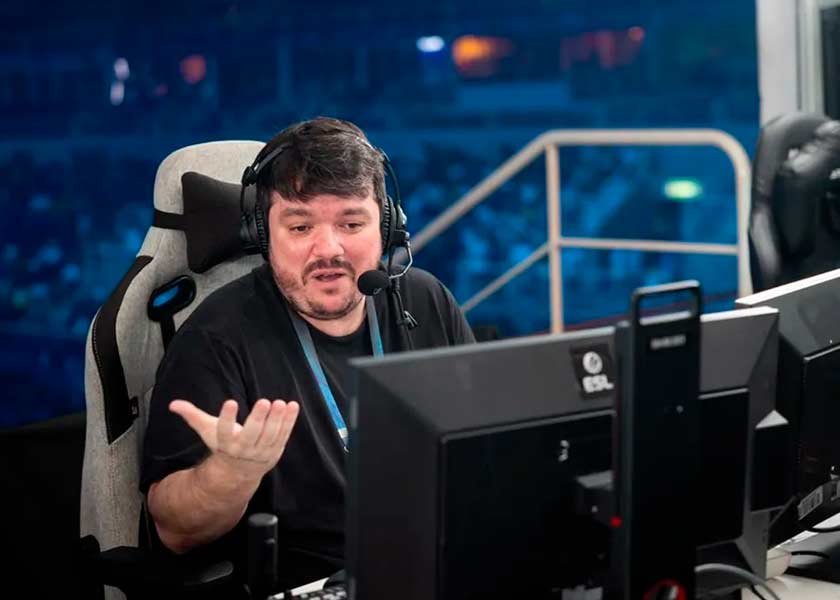 Ex-jogador profissional do jogo Counter-Strike 1.6 ou CS 1.6, ele passa a maior parte do seu tempo em live jogando de forma descontraída com outros streamers ou assistindo a grandes campeonatos de E-sports.